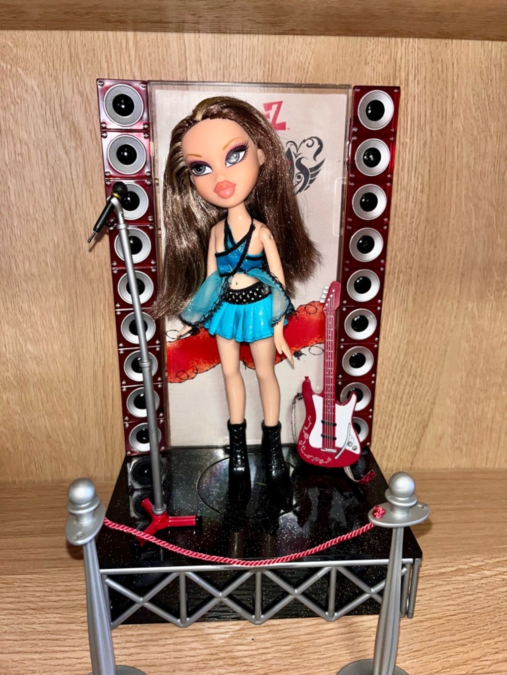 Bratz Rock Angelz Chloe with stage and accessories